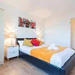 2 Bedroom 4 Beds Flat With Free Parking Sleeps 7 Guest