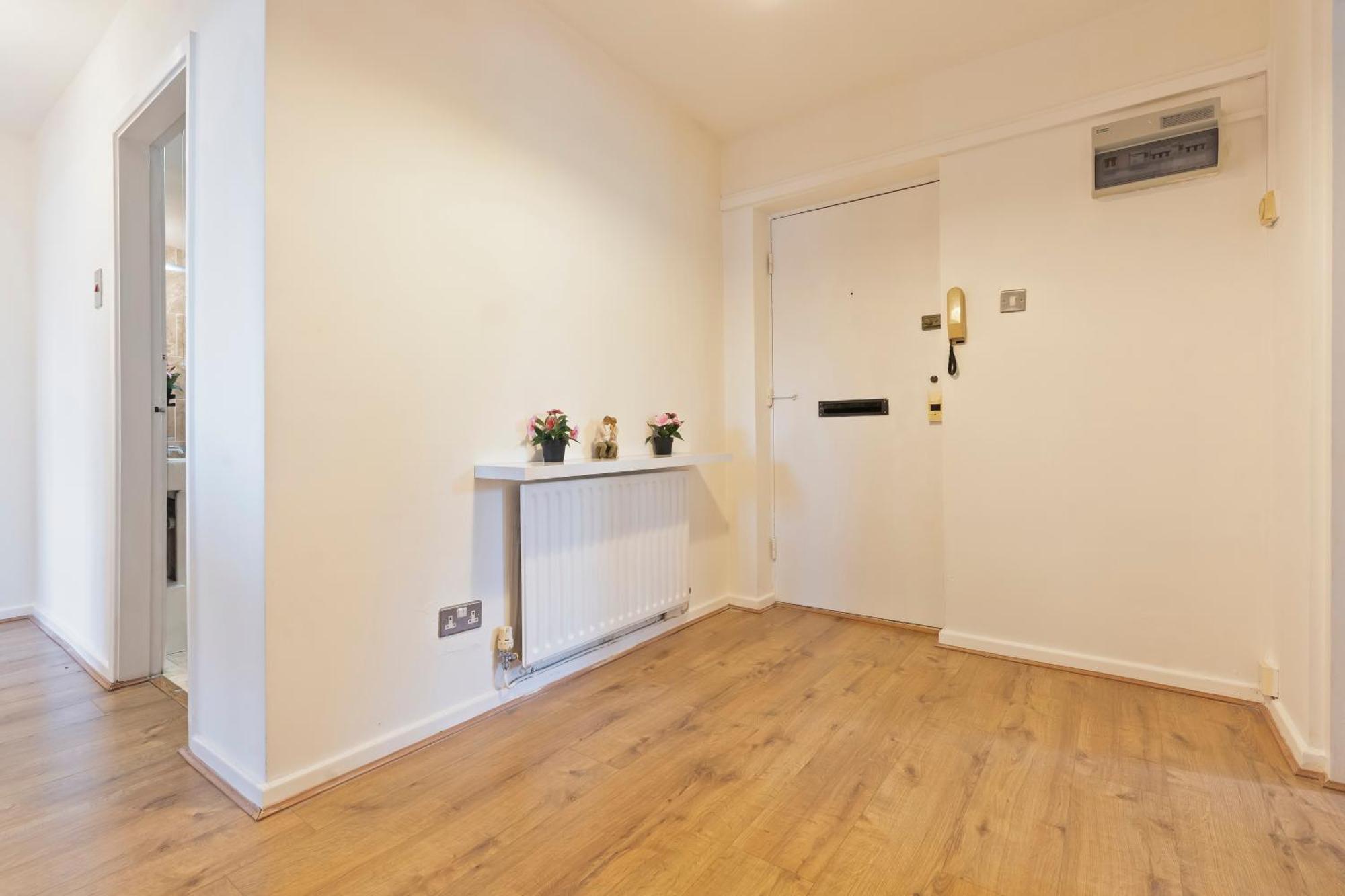 2 Bedroom 4 Beds Flat With Free Parking Sleeps 7 Guest Apartment Birmingham