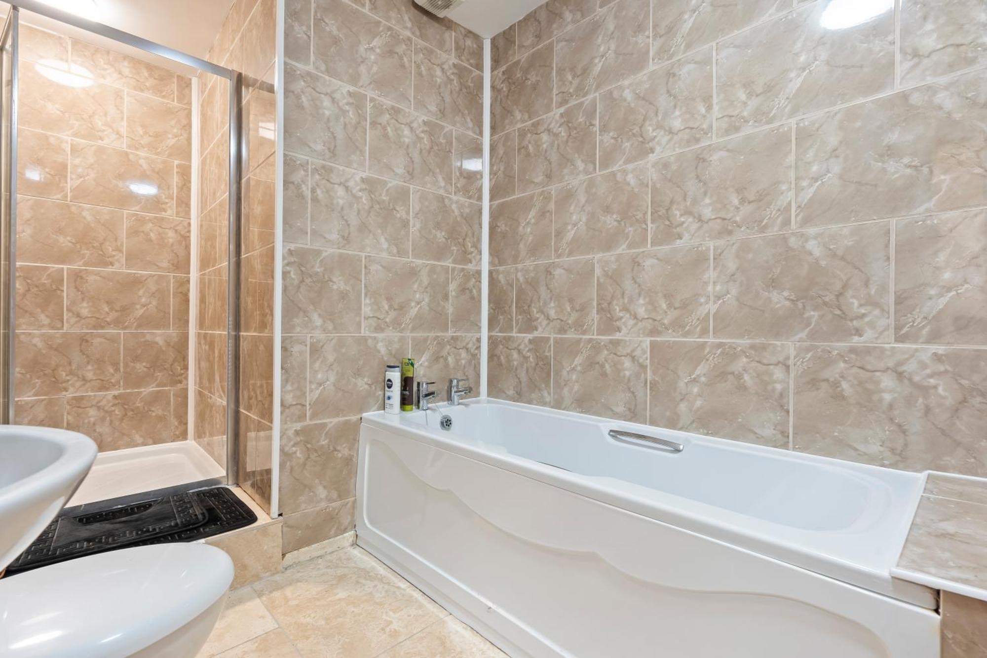 2 Bedroom 4 Beds Flat With Free Parking Sleeps 7 Guest * Birmingham