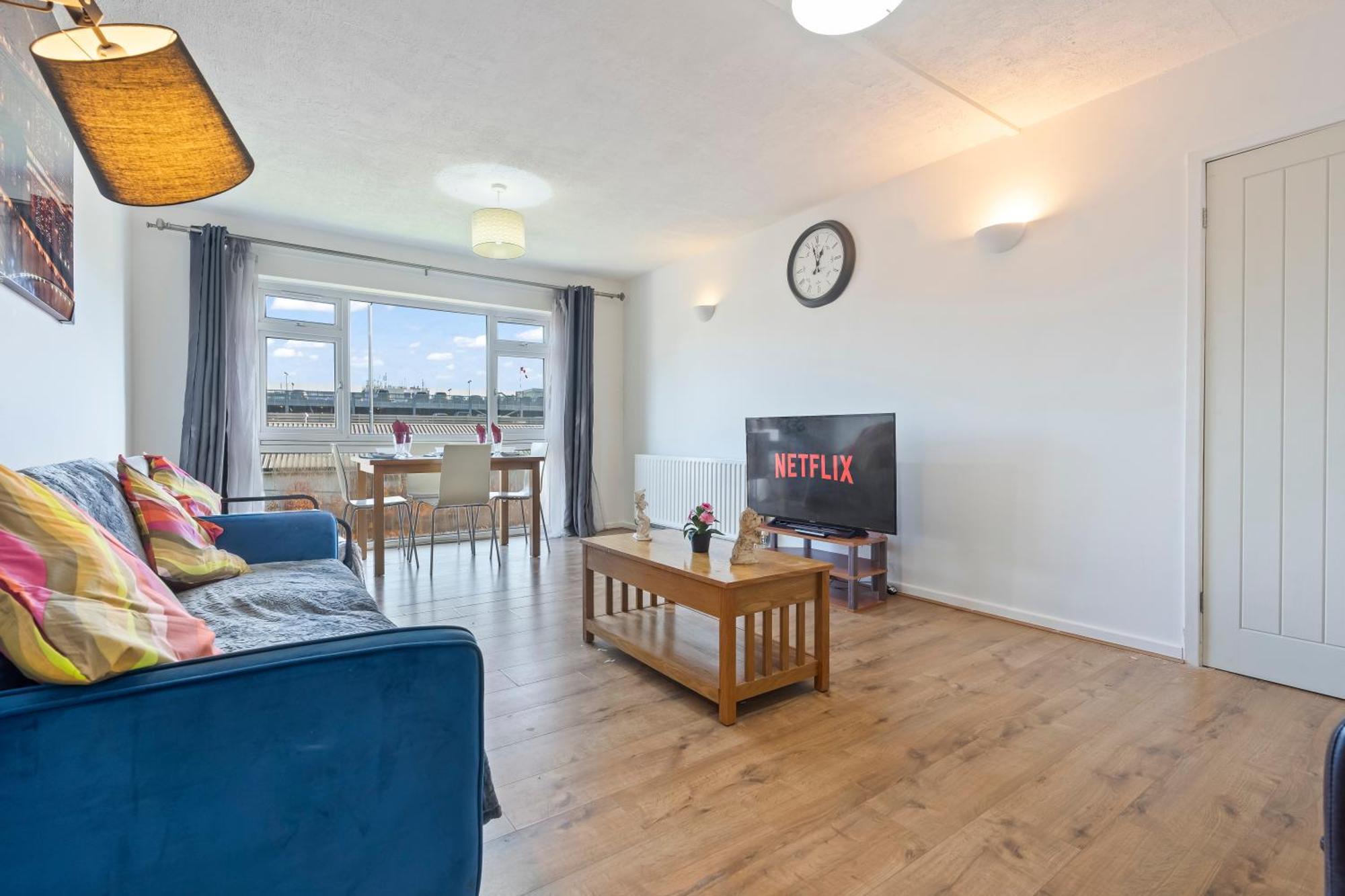 Apartment 2 Bedroom 4 Beds Flat With Free Parking Sleeps 7 Guest