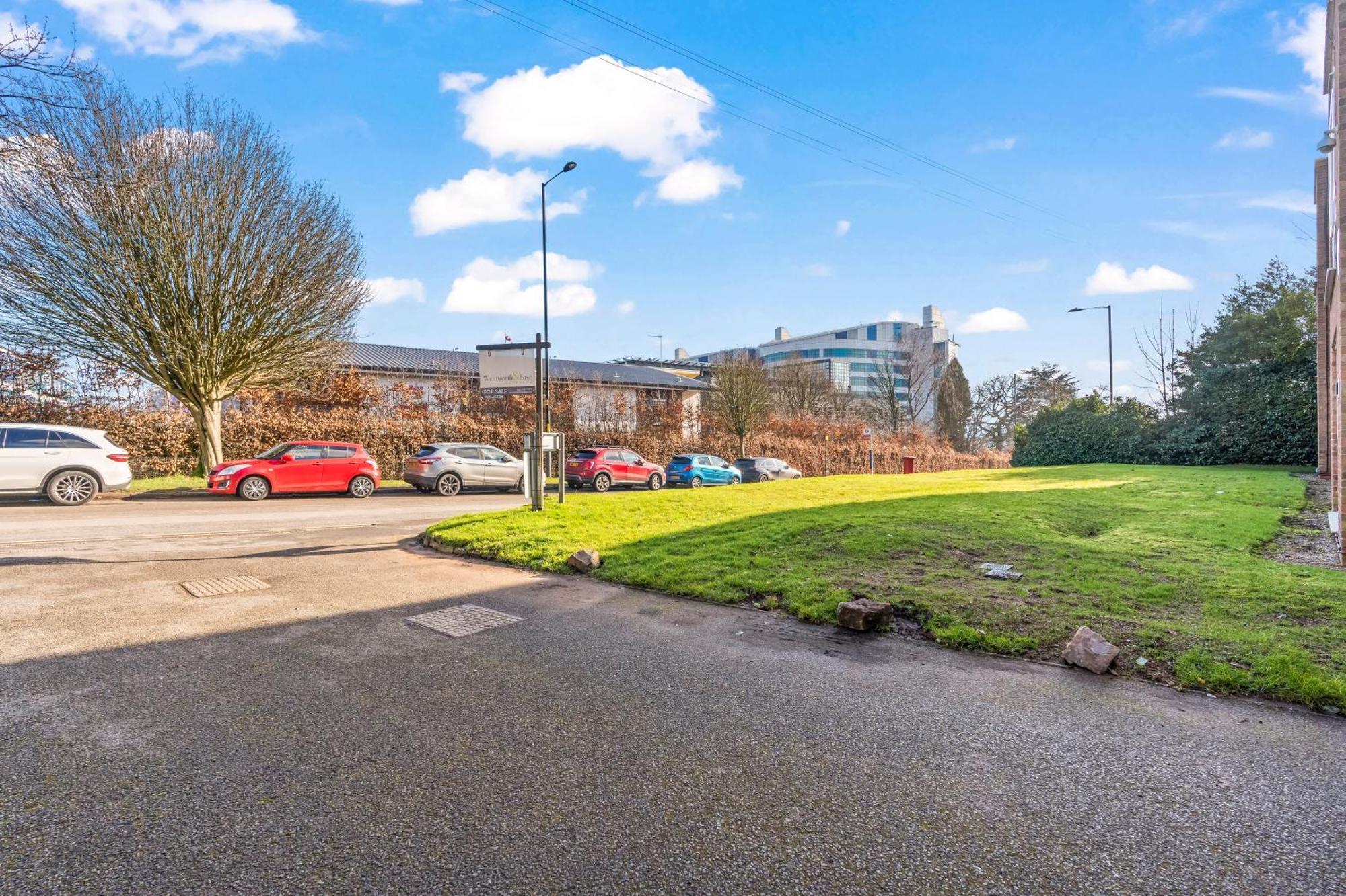 Apartment 2 Bedroom 4 Beds Flat With Free Parking Sleeps 7 Guest
