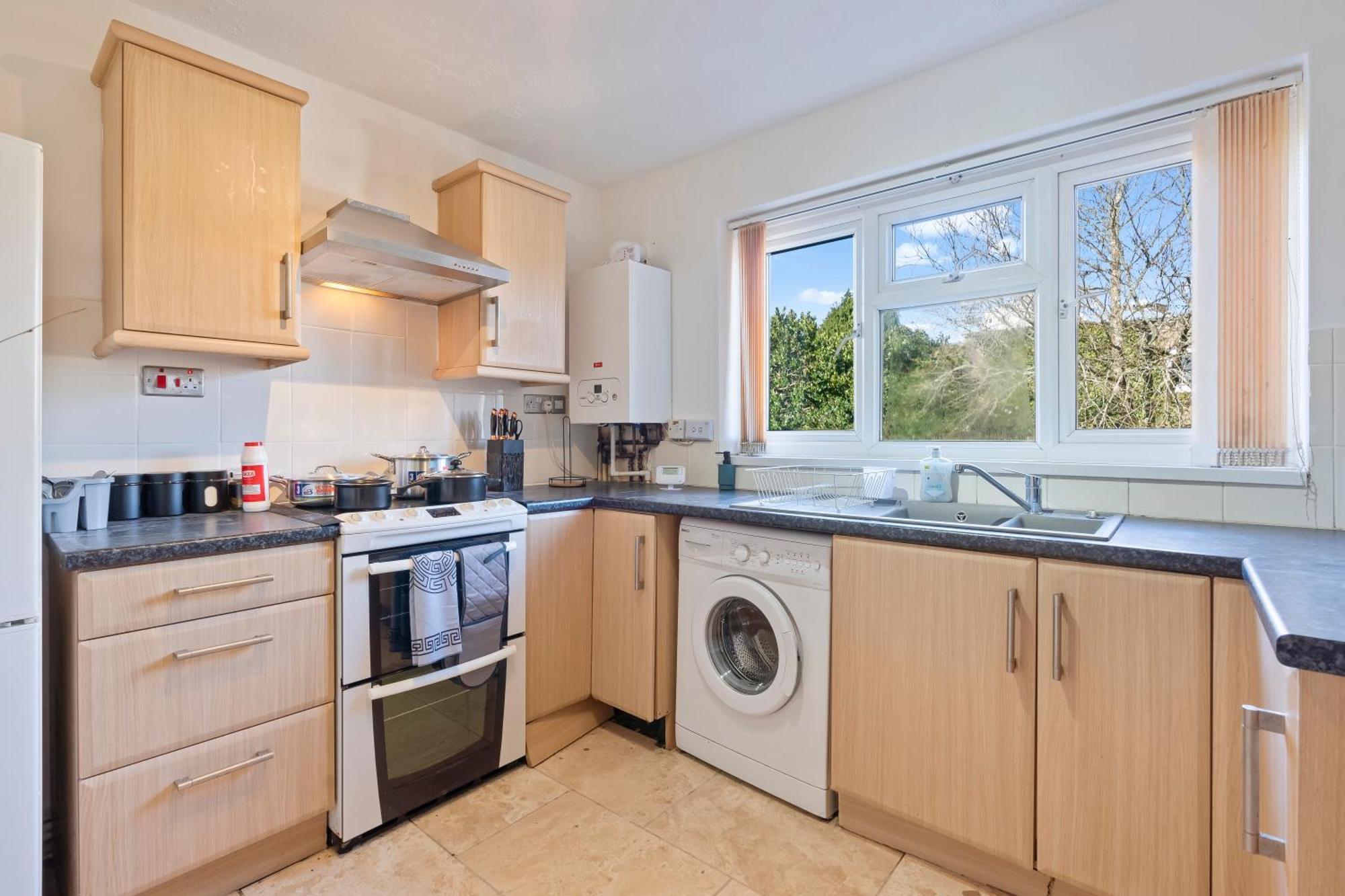 2 Bedroom 4 Beds Flat With Free Parking Sleeps 7 Guest Apartment Birmingham